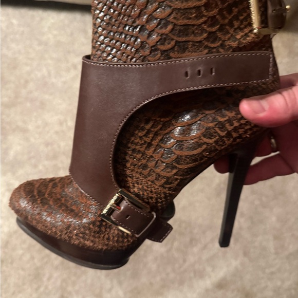 Michael Kors booties Mocha distressed leather size 10
5” stiletto heels - Picture 2 of 5